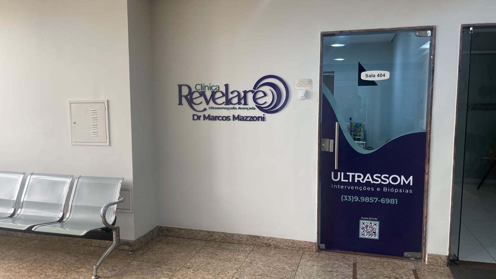 Entrada da Clínica Revelare — Sala 404